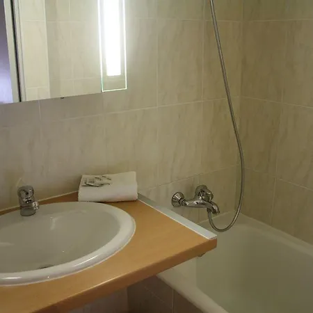 دي نيس 3* باريس