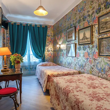 De Отель Париж